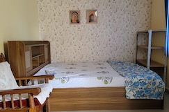 A Room in a Home By Blue Aura Stay in Jagdalpur, Jeypore