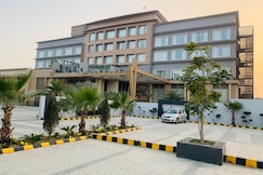 The Grand Arc Hotel & Convention Centre., Shahjahanpur