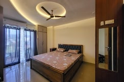 Cozy Heaven- master bed room, Guwahati