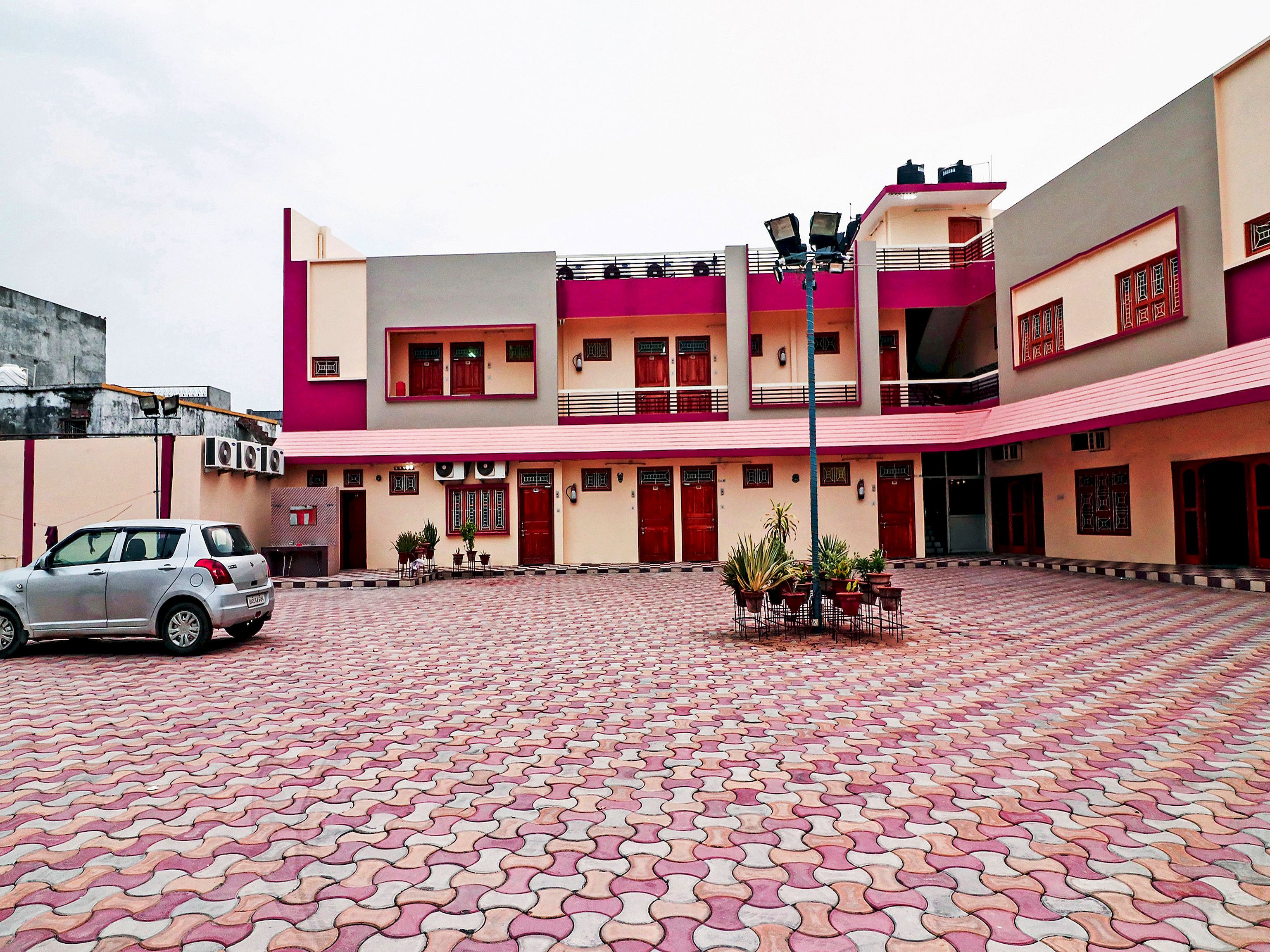 Super Hotel O Flagship 15267 Chaitdeep Palace 𝗕𝗢𝗢𝗞 Gorakhpur Hotel 𝘄𝗶𝘁𝗵