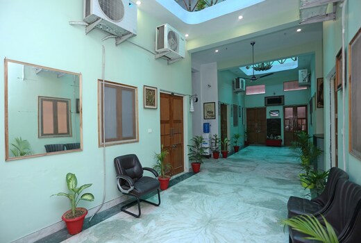 Super Collection-O Sara Grand Near Ram Manohar Lohia hospital