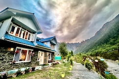 The Local Cottage- Entire 3BHK Riverfront Cottage, Sonmarg