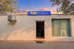 FabHotel Aavkar, Kadi