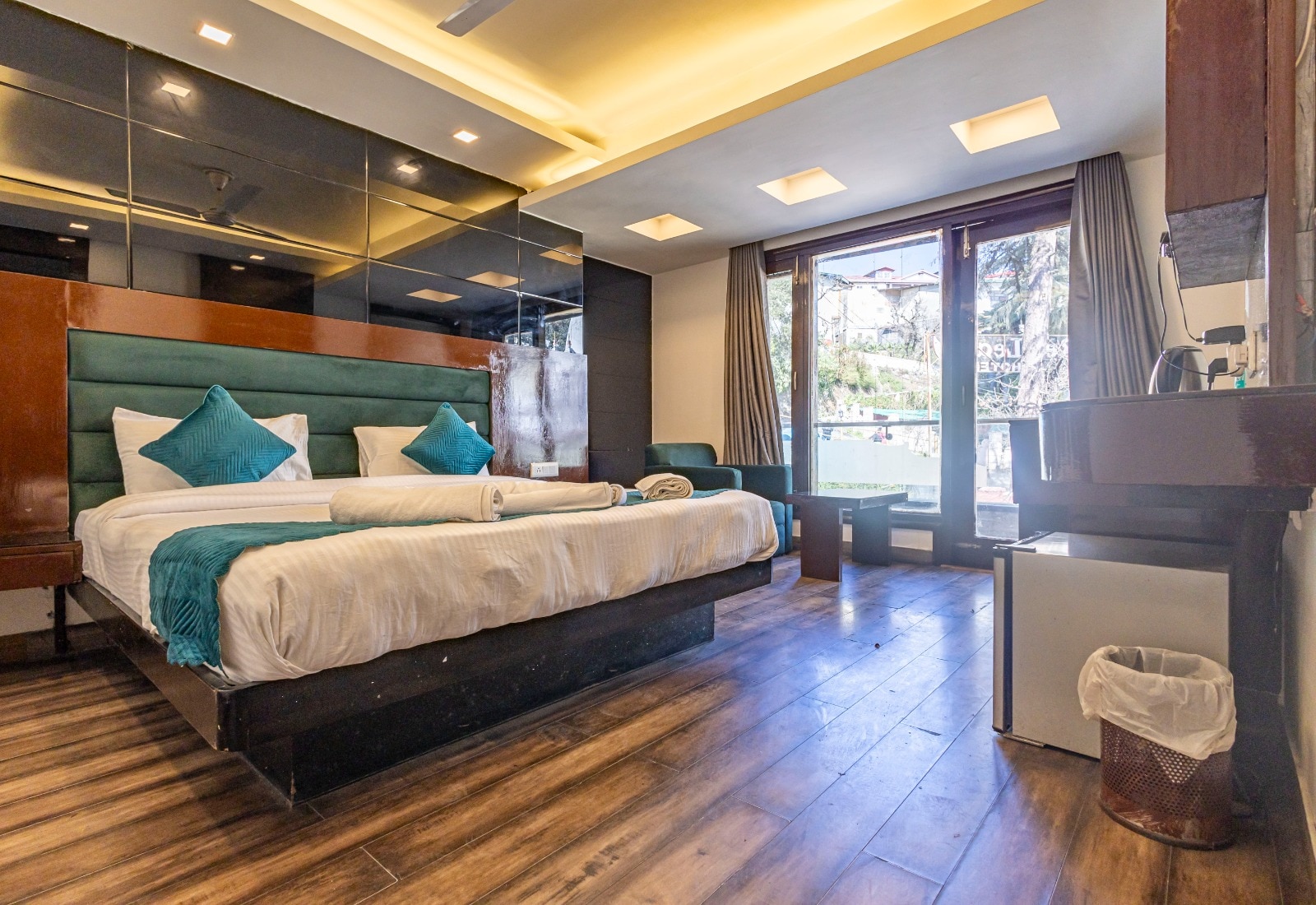 Red Leaf Boutique Hotel - Tap to explore photos