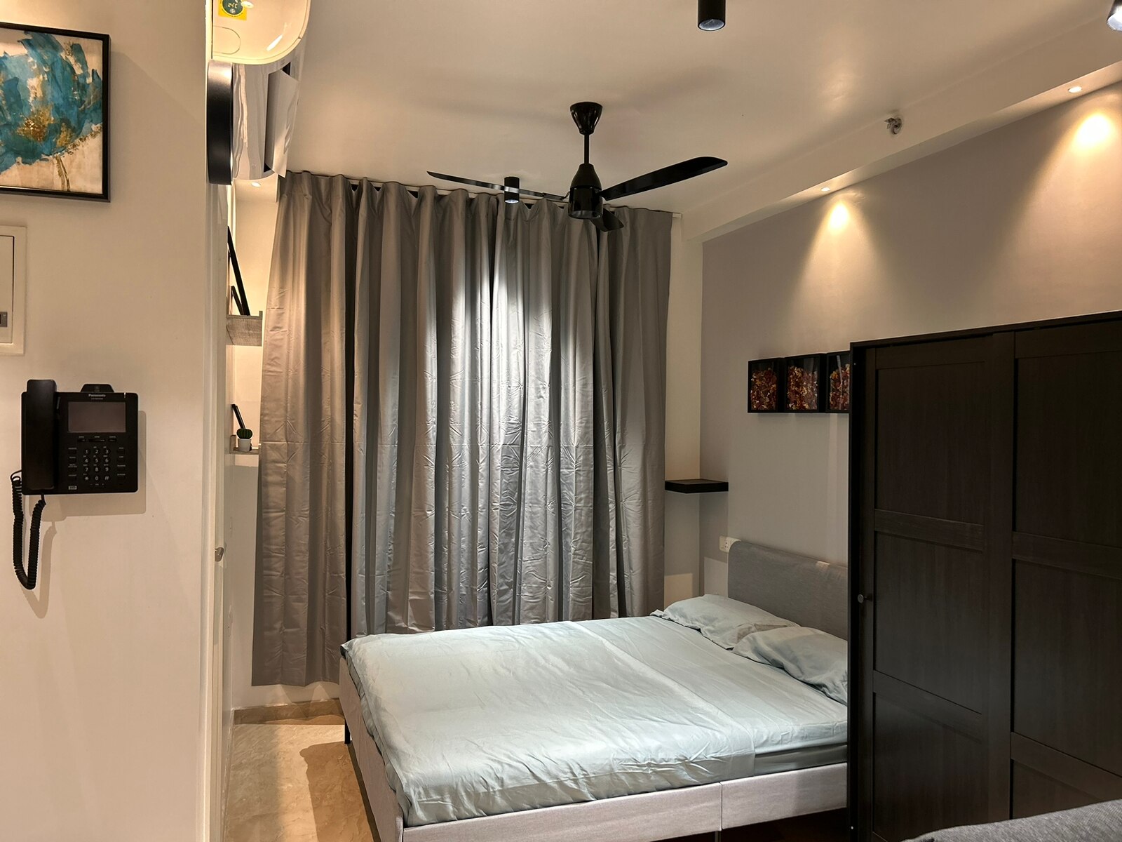 NewYork Style Studio at Hiranandani Thane - Tap to explore photos