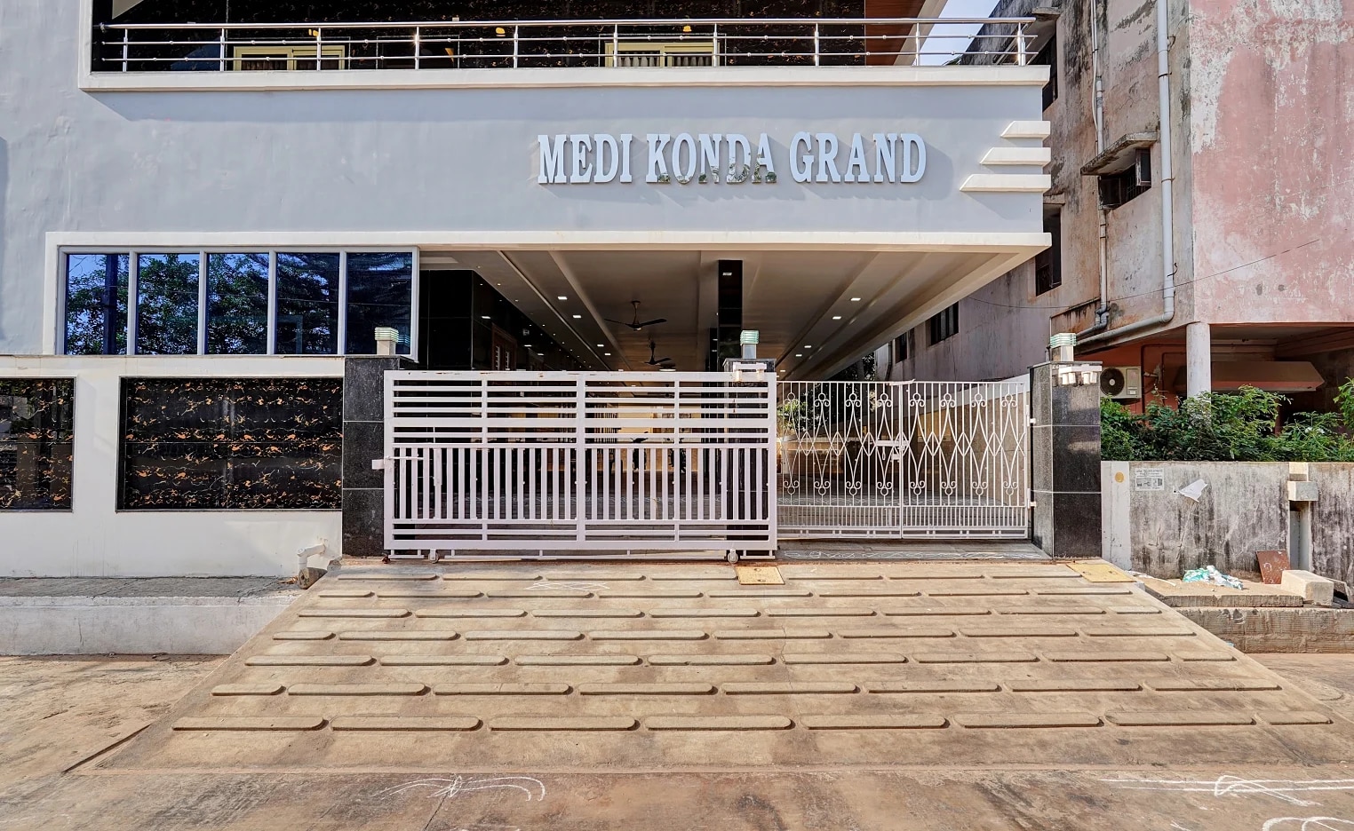 MEDI KONDA GRAND - Tap to explore photos