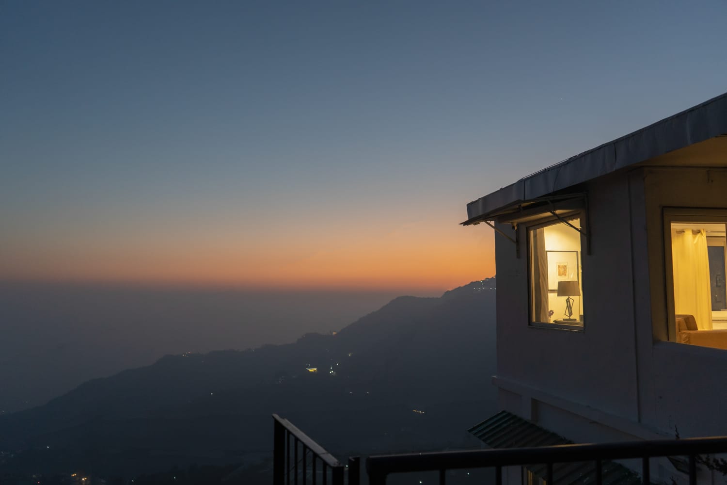 3BHK Luxurious Villa Near Mussorie Mall Road - Tap to explore photos