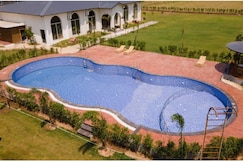 Luxury Stay in Jim Corbett   Pool   Nature Views, Jim Corbett (Ramnagar)