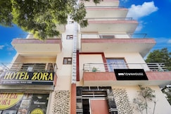 Hotel O zora, Bawani Khera