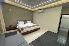 Hotel Vishwaraj Residency, Solapur