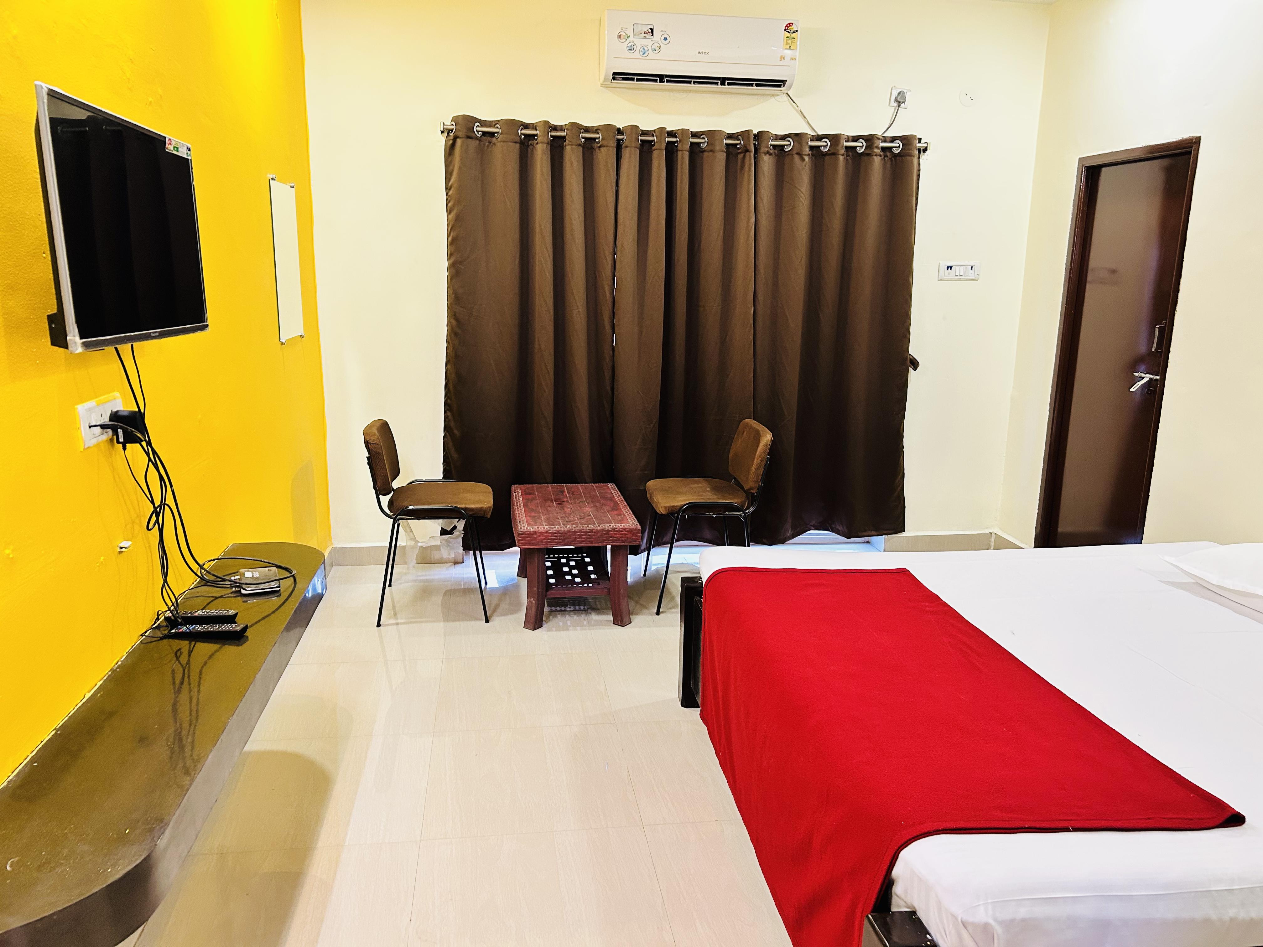Vinayaka Guest House - Tap to explore photos