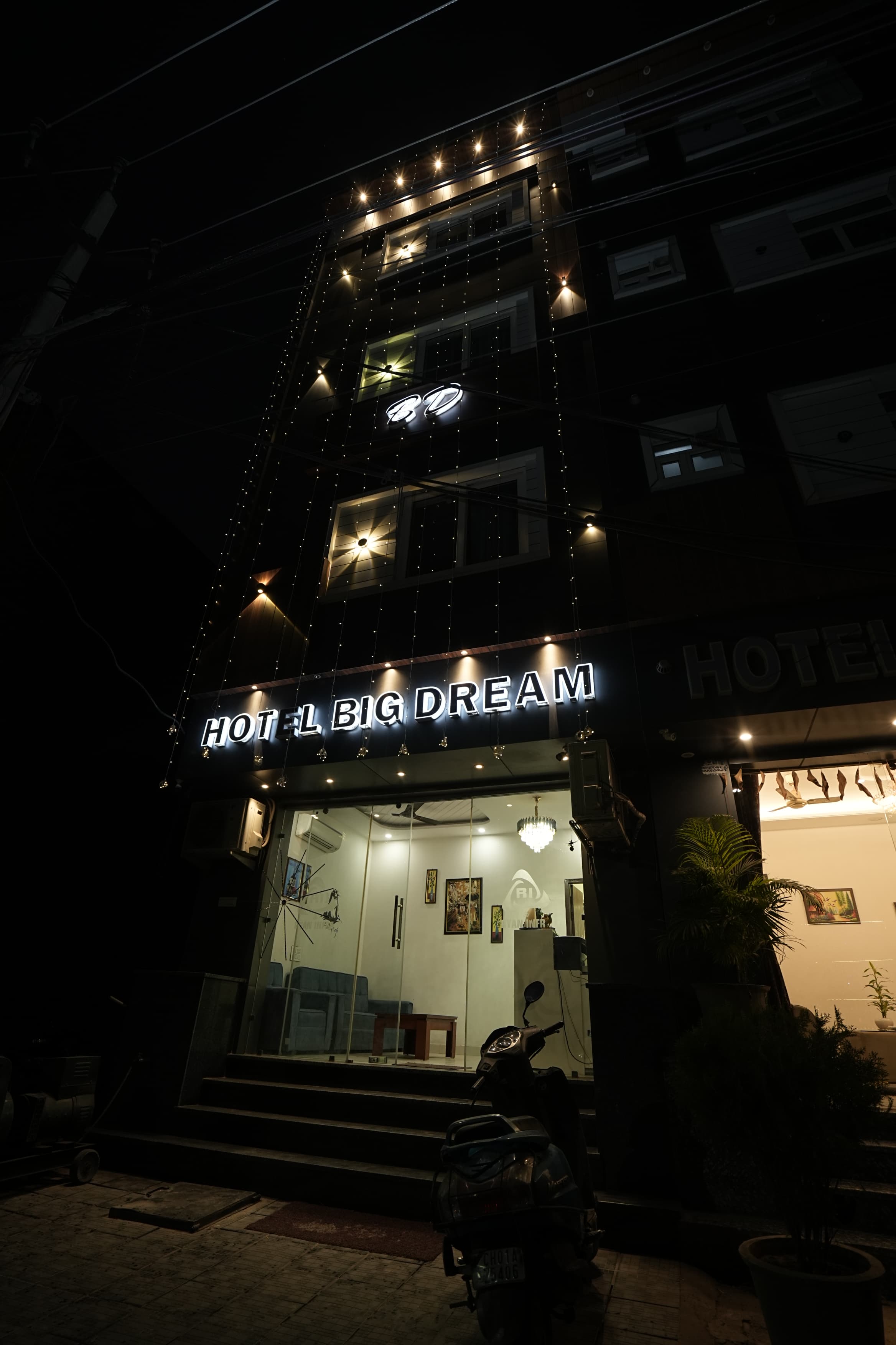 Hotel Big Dream Zirakpur - Tap to explore photos