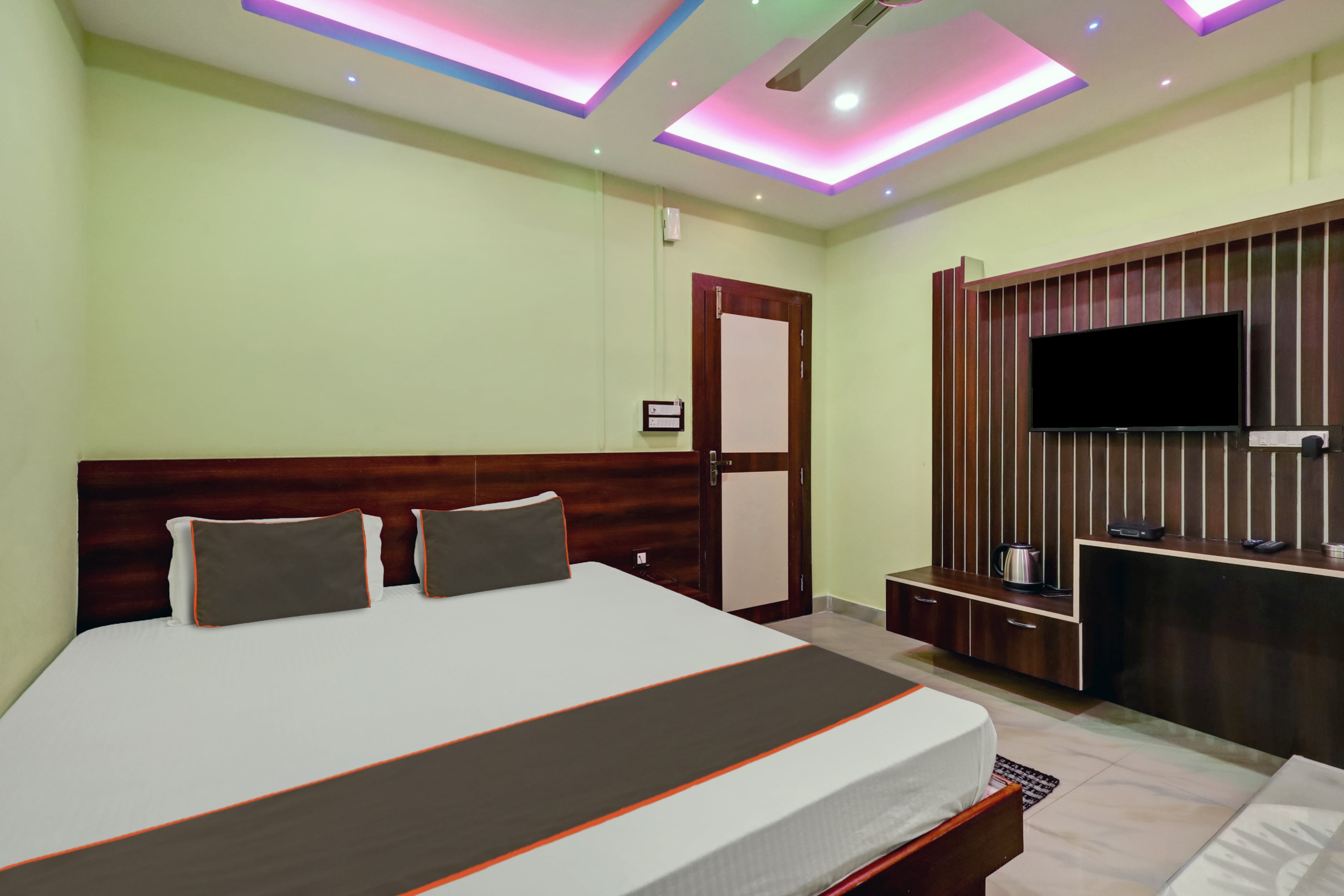 Hotel O Maa Bharati - Tap to explore photos