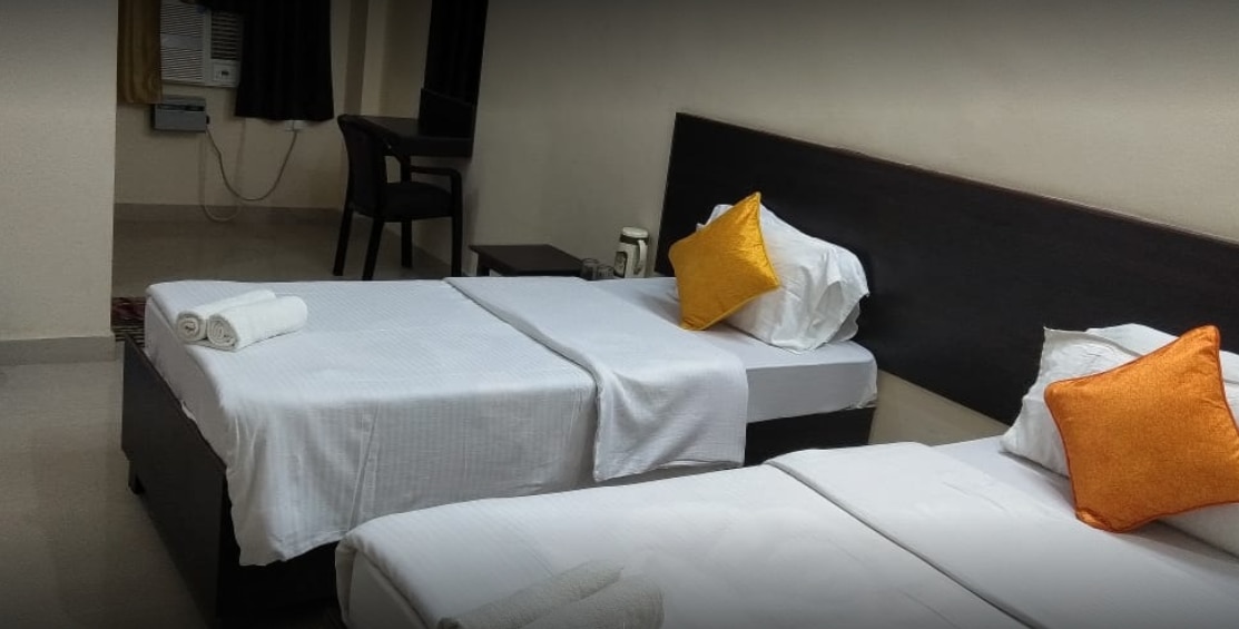 Hotel The Ideal - Tap to explore photos