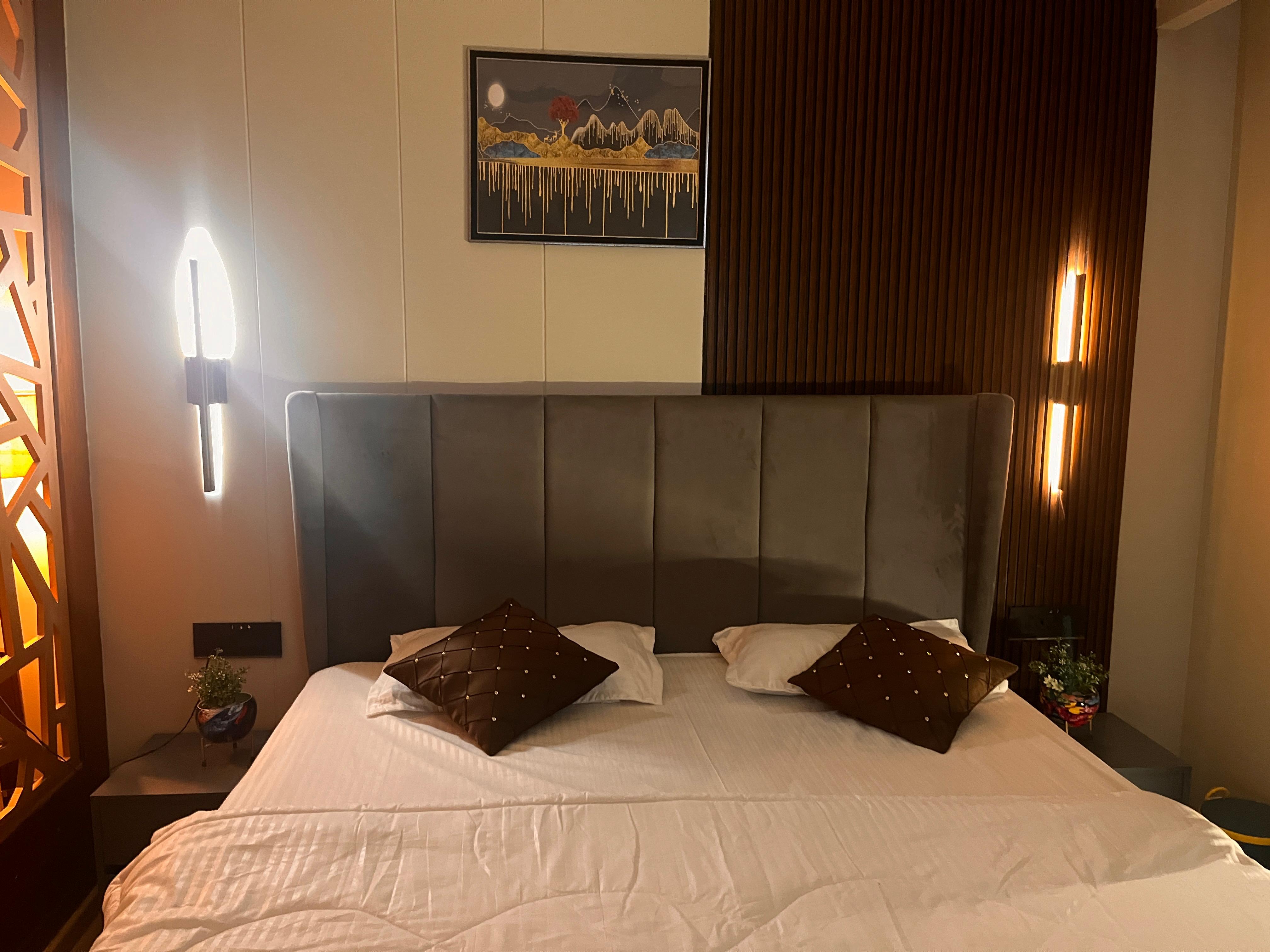 The Vibrant Home  A Luxury Home Stay - Tap to explore photos