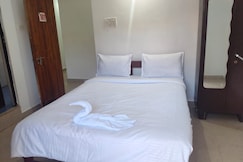 Black Heaven Beach Guest House, Goa