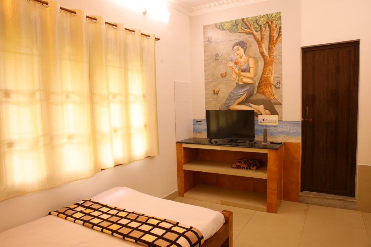 Suzzi Homestay - Tap to explore photos