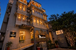 The Crescent Udaipur | Boutique Hotel Near Lake Pichola with Pool, Udaipur