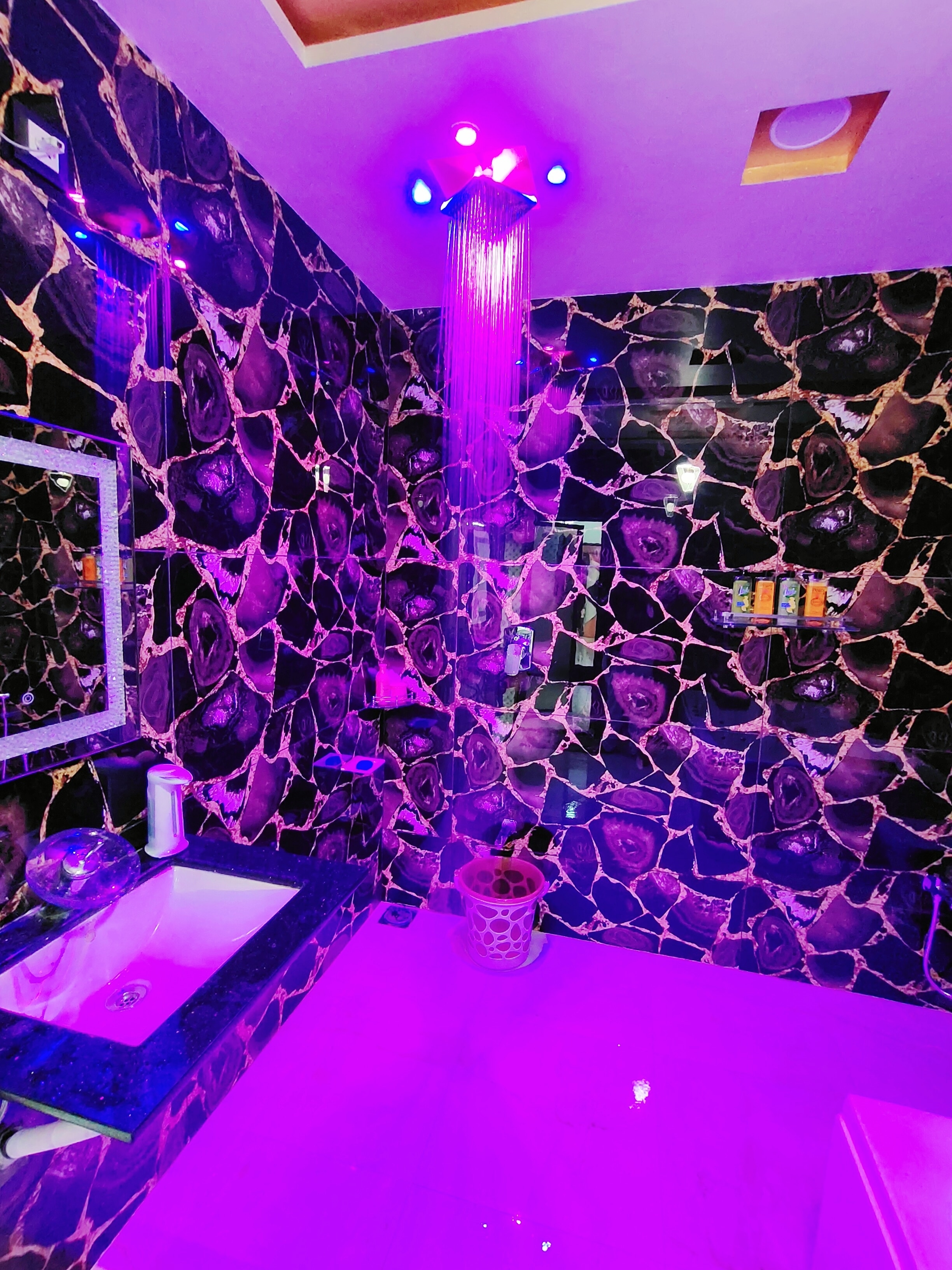 2bhk villa with Jacuzzi bath - Tap to explore photos