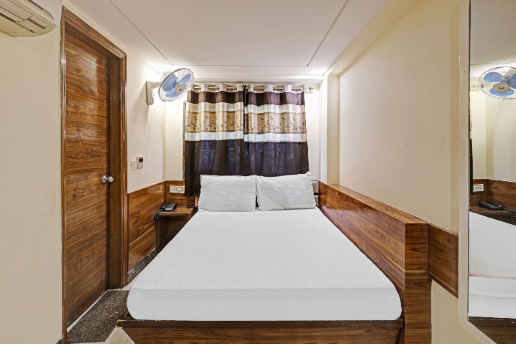 PG Hotel By A1Rooms - Tap to explore photos