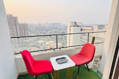 THE CITYLIGHTS STAY (Gaur City Mall), Greater Noida