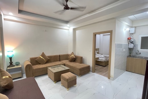 Cozy 1BHK Apartment with Stunning Mountain Views