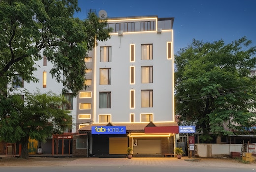 FabHotel WR Grand - Nr RENOVA Hospital, Banjara Hills