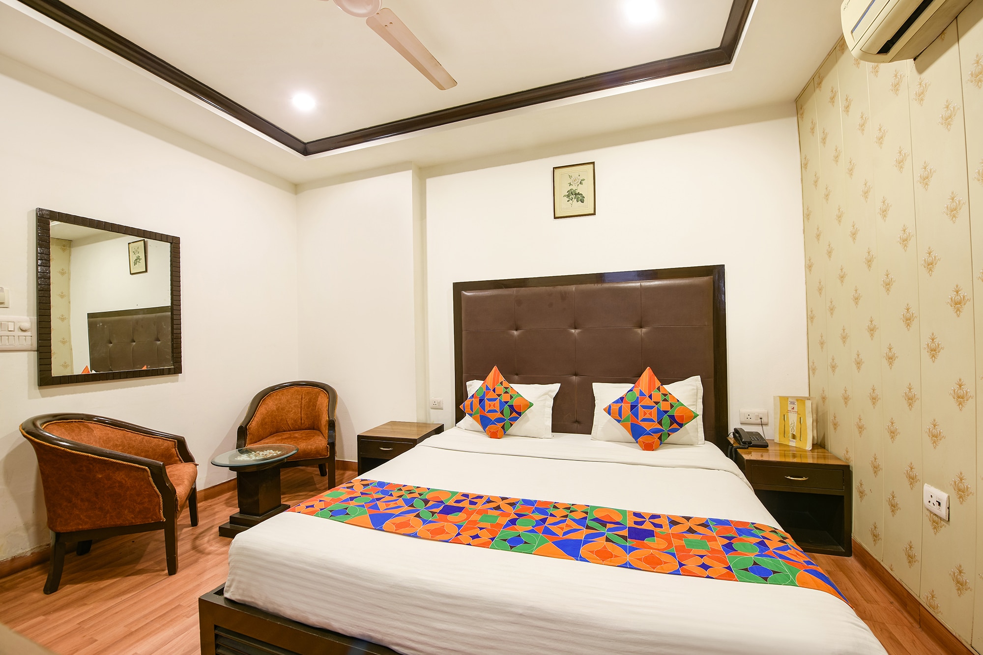 FabHotel Africa Avenue Stayz - Near Bhikaji Cama Palace - Tap to explore photos