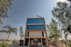 Hotel O The Grand Imperial Restaurant & Hotel Dhuva Railway station, Wankaner