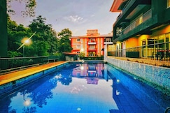 Elegant 2bhk stay with pool near the major beaches, Goa