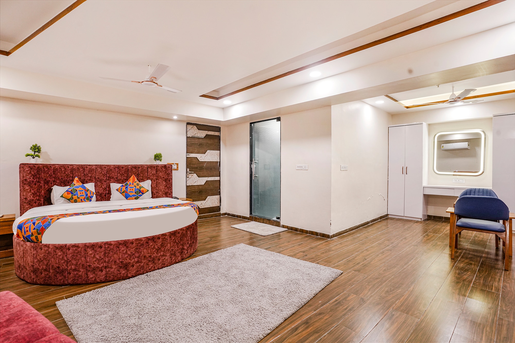 FabHotel SR Naroda - Nr. SP Ring Road - Tap to explore photos