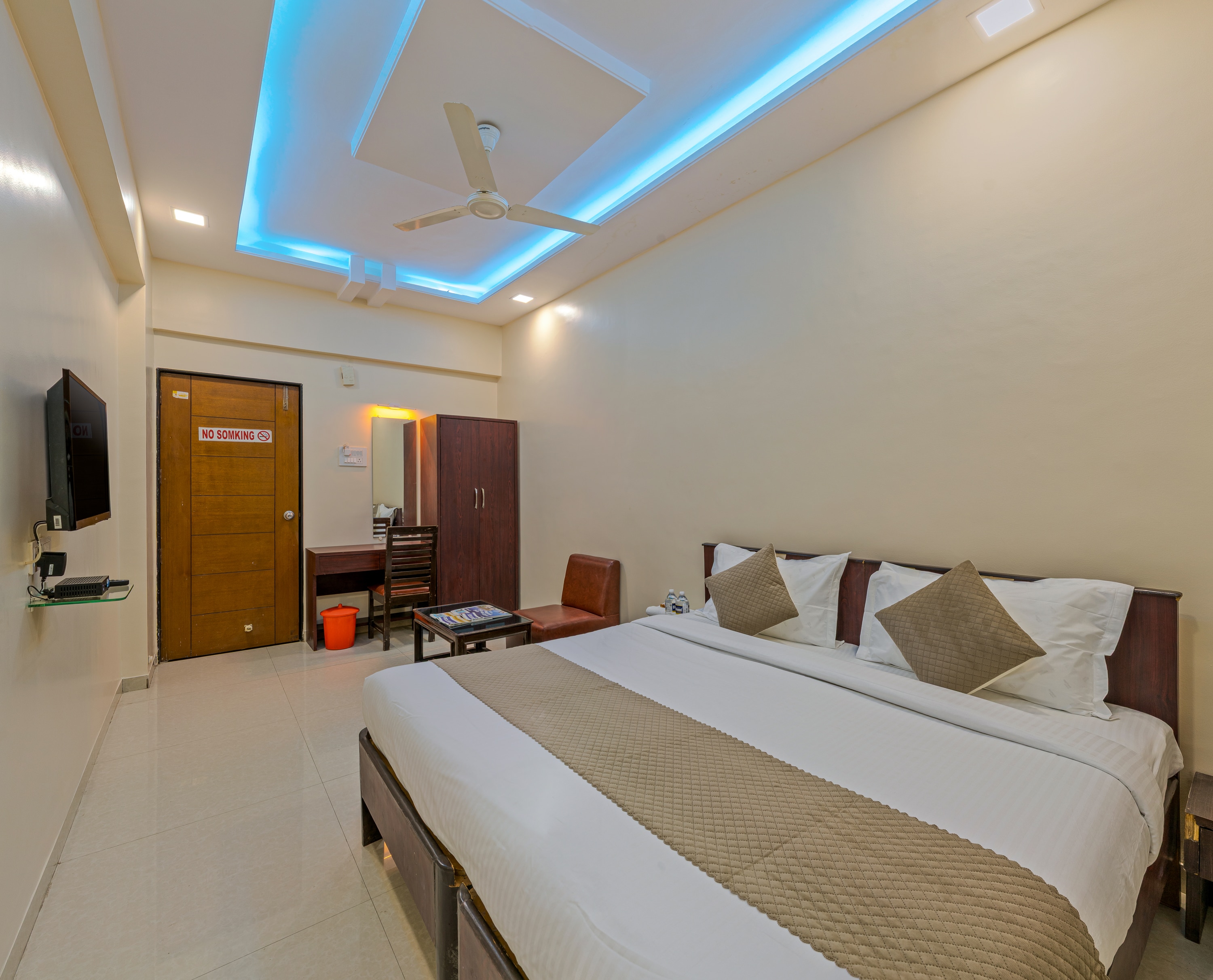 Hotel Anand Inn - Tap to explore photos