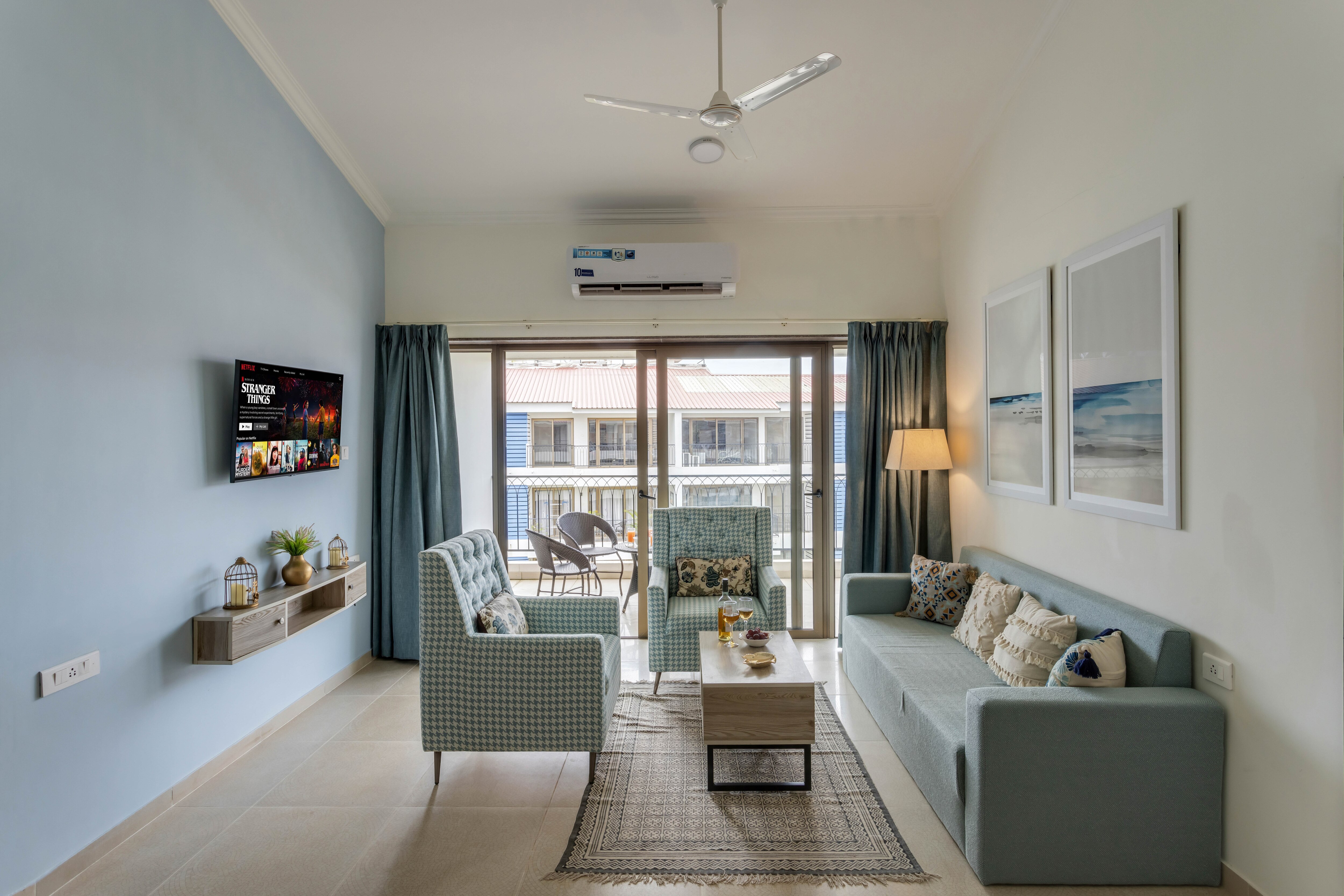 1BHK w Sauna & Common Pool, Less than 2km to Beach | Hireavilla - Tap to explore photos