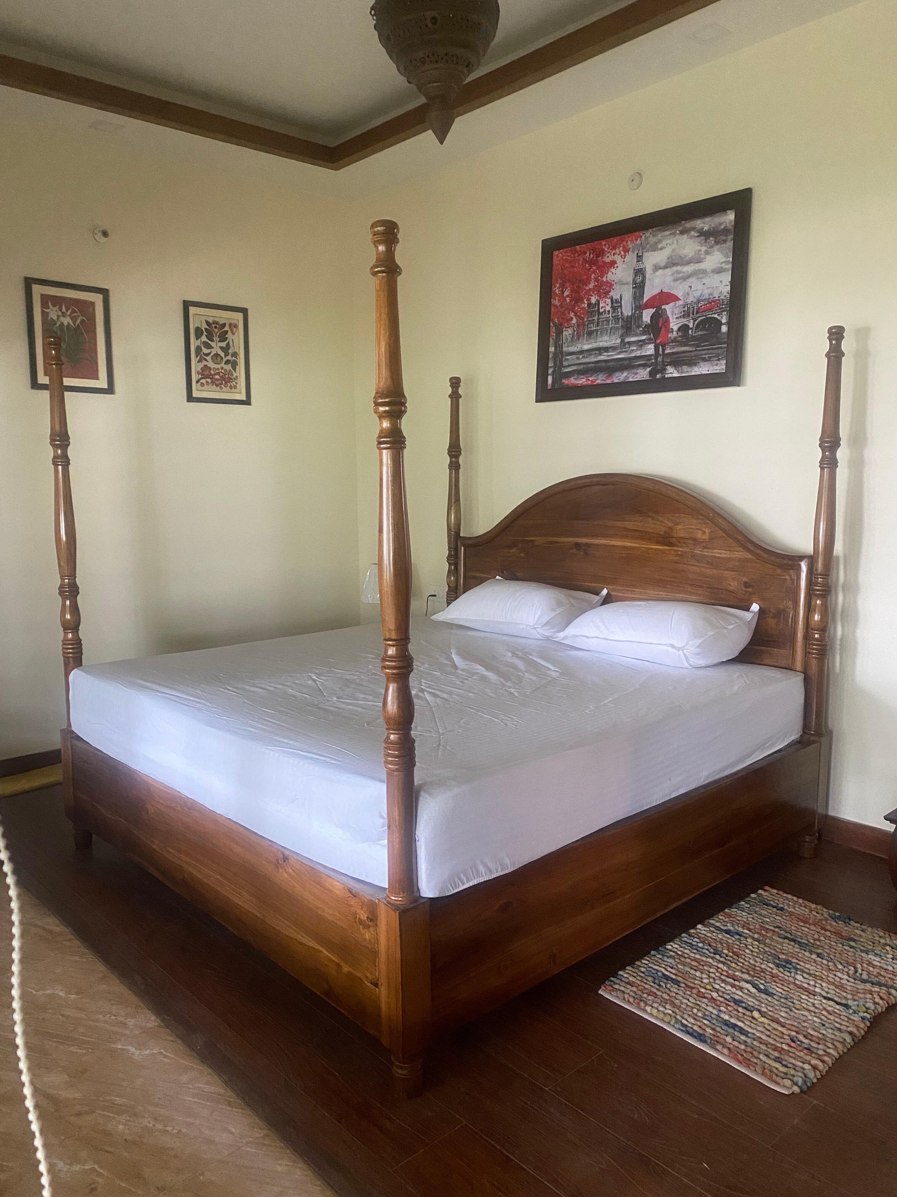 Woodburry mansion room with view - Tap to explore photos