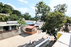 PALLIYARAI GARDENS LODGE, Karur