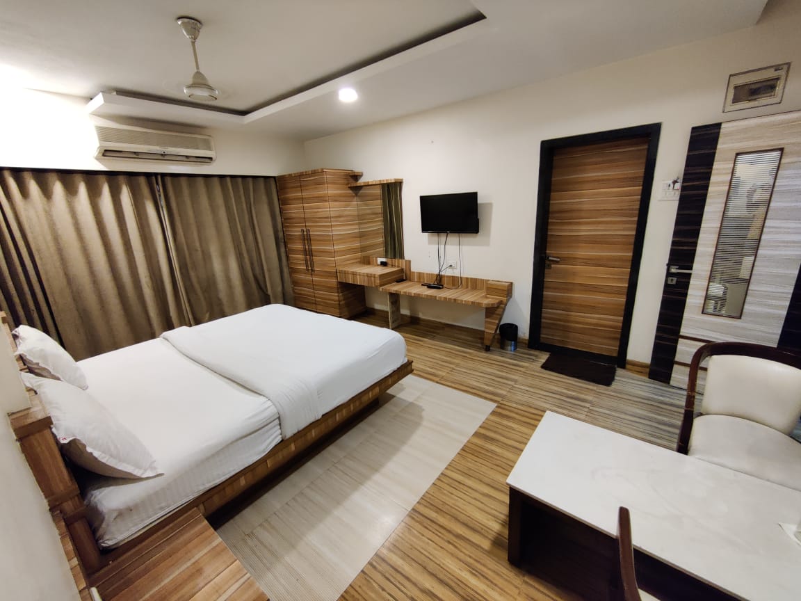 praveen-international-hotel-best-rates-on-ulhasnagar-hotel-deals