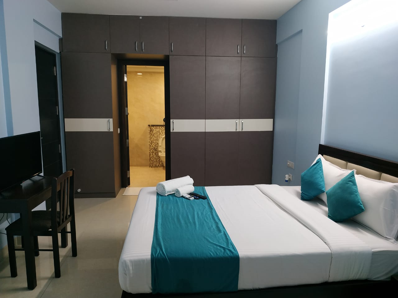2BHK 4PAX IT CORPOARATE SERVICE APARTMENT MANYATA TECH PARK - Tap to explore photos