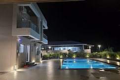 Hilton Farm House by Satara Agro Ltd, Satara