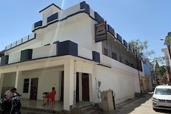 Tripathi's Rampath Inn Near Ram Mandir, Ayodhya