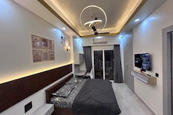 Bright & Cozy , Greater Noida near Mall Ek murti, Greater Noida