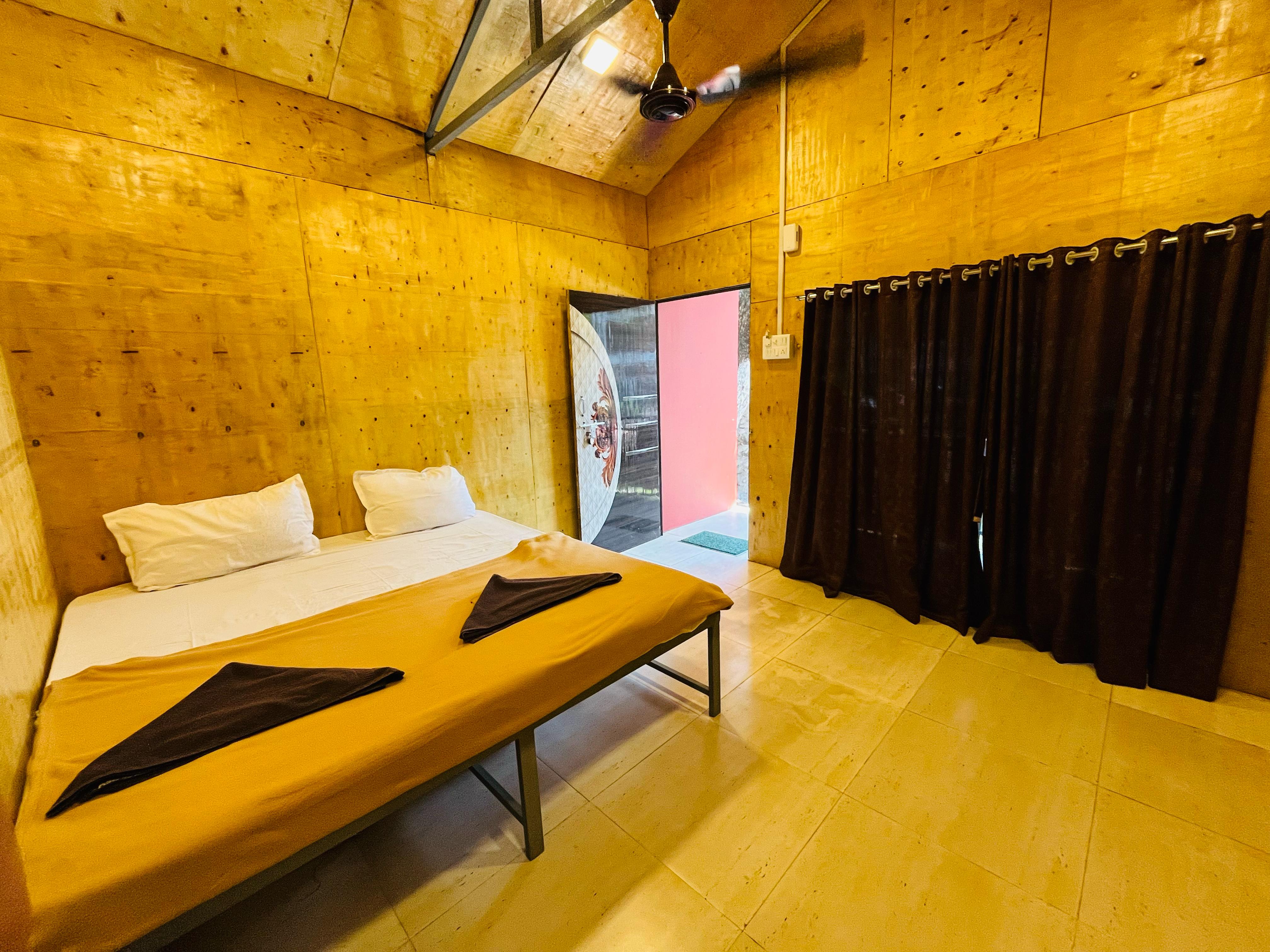 Deluxe room 1