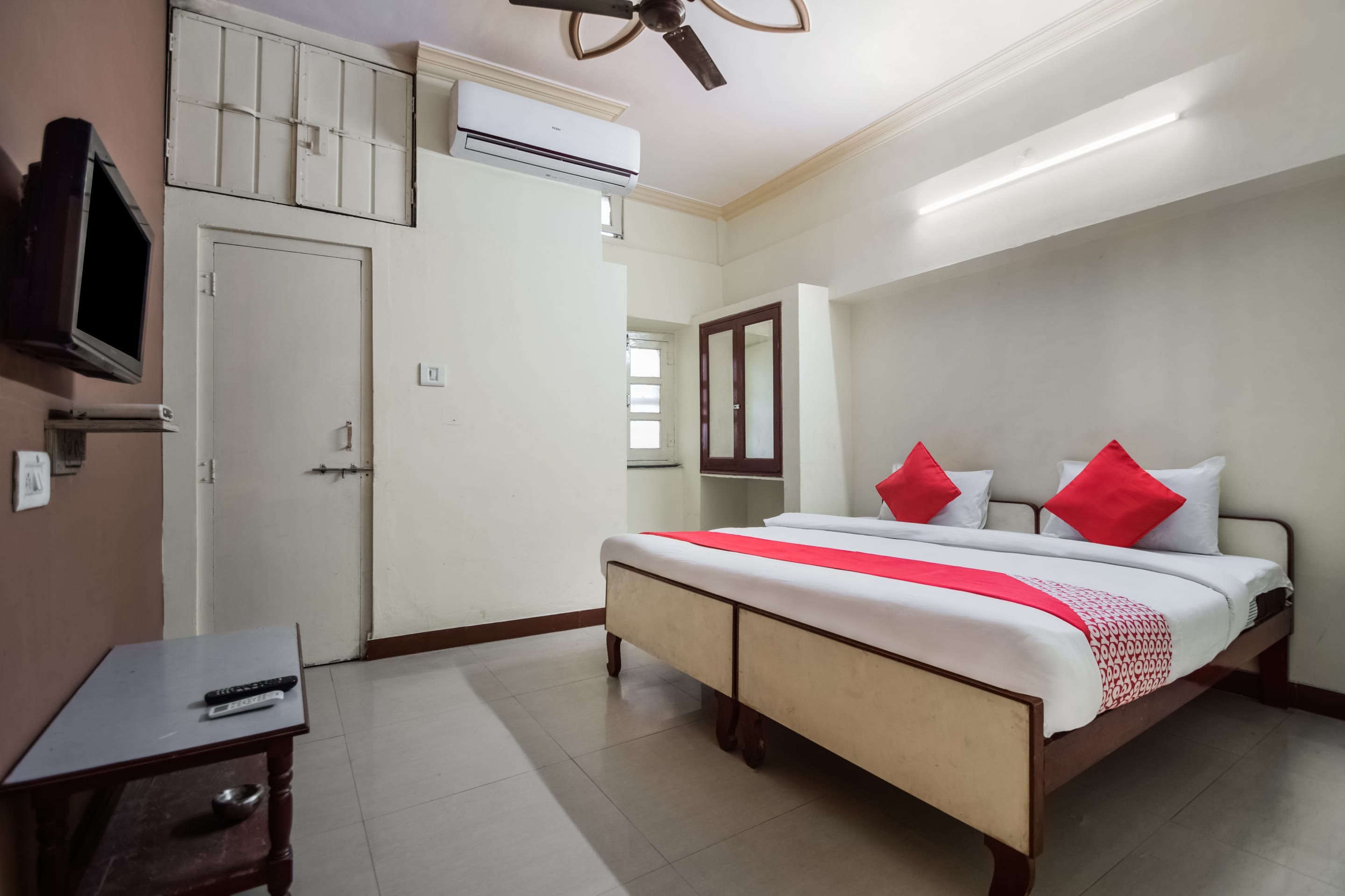 Super Hotel O Anand Hotel Jodhpur - Tap to explore photos