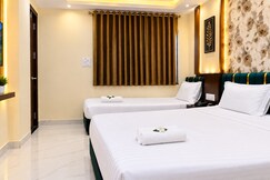 Hotel Shivay - Mahakal Mandir 200mtr only, Ujjain