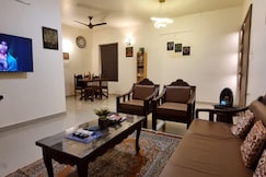 Narmada Gwarighat Homestay   2 bhk fully furnish, Jabalpur