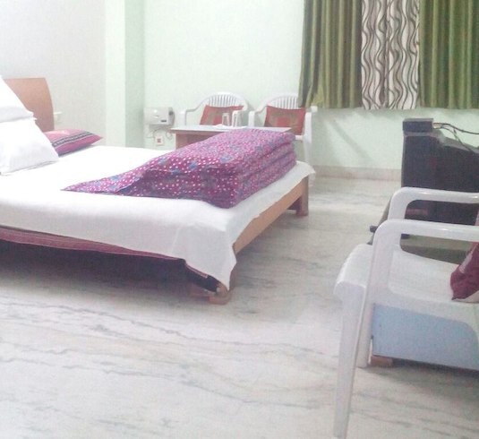 Janki Chandra Paying Guest House - Tap to explore photos