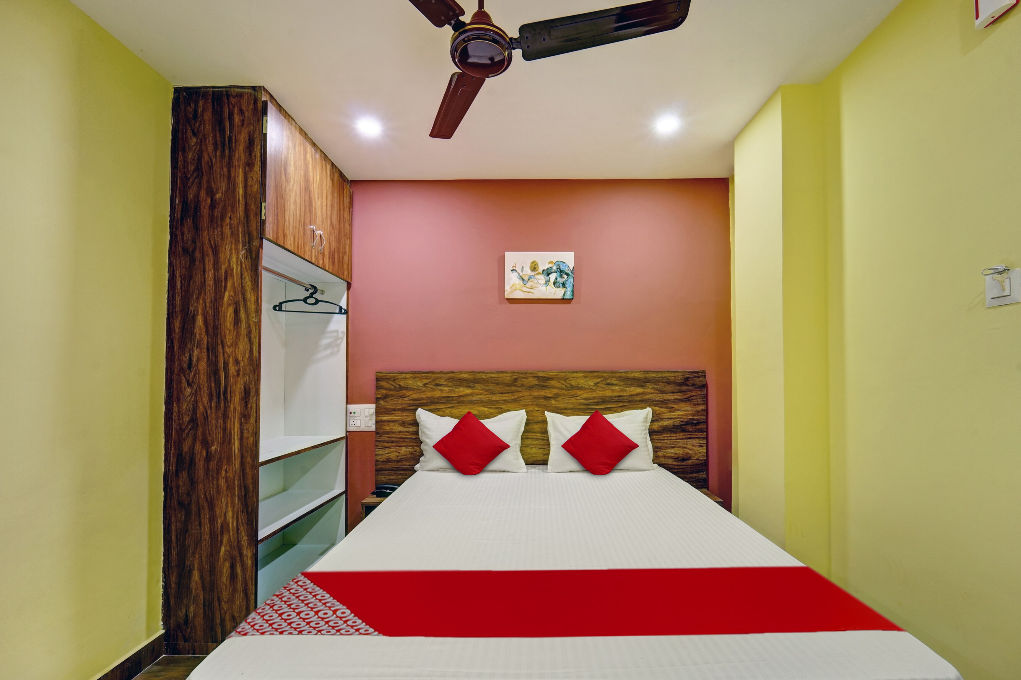 Hotel O Jacs Inn - Tap to explore photos