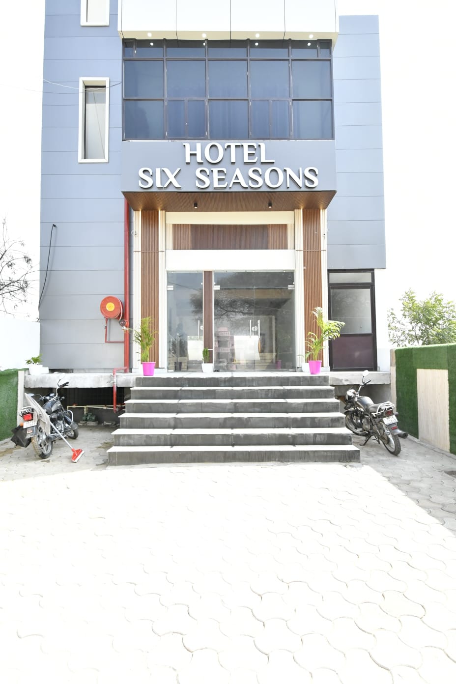 Hotel six season - Tap to explore photos