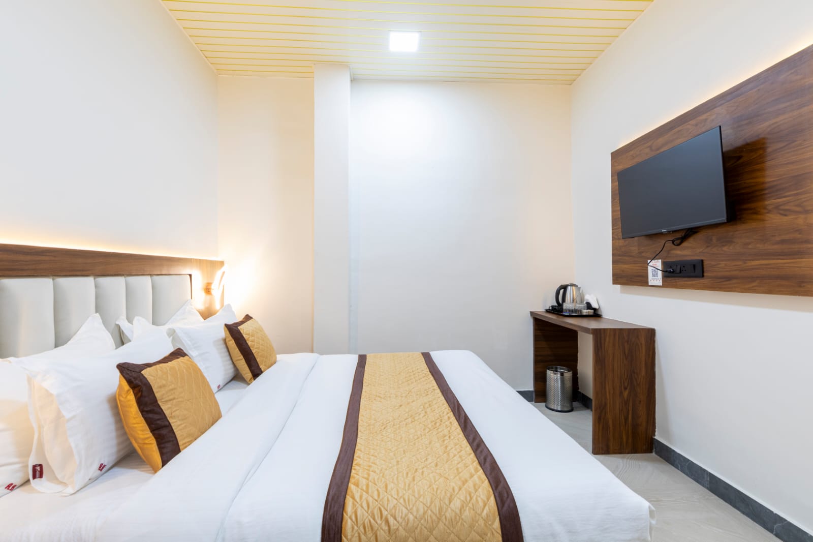 Hotel Ananta - Tap to explore photos