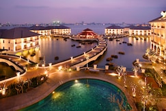 InterContinental Hanoi Westlake, Tu Son