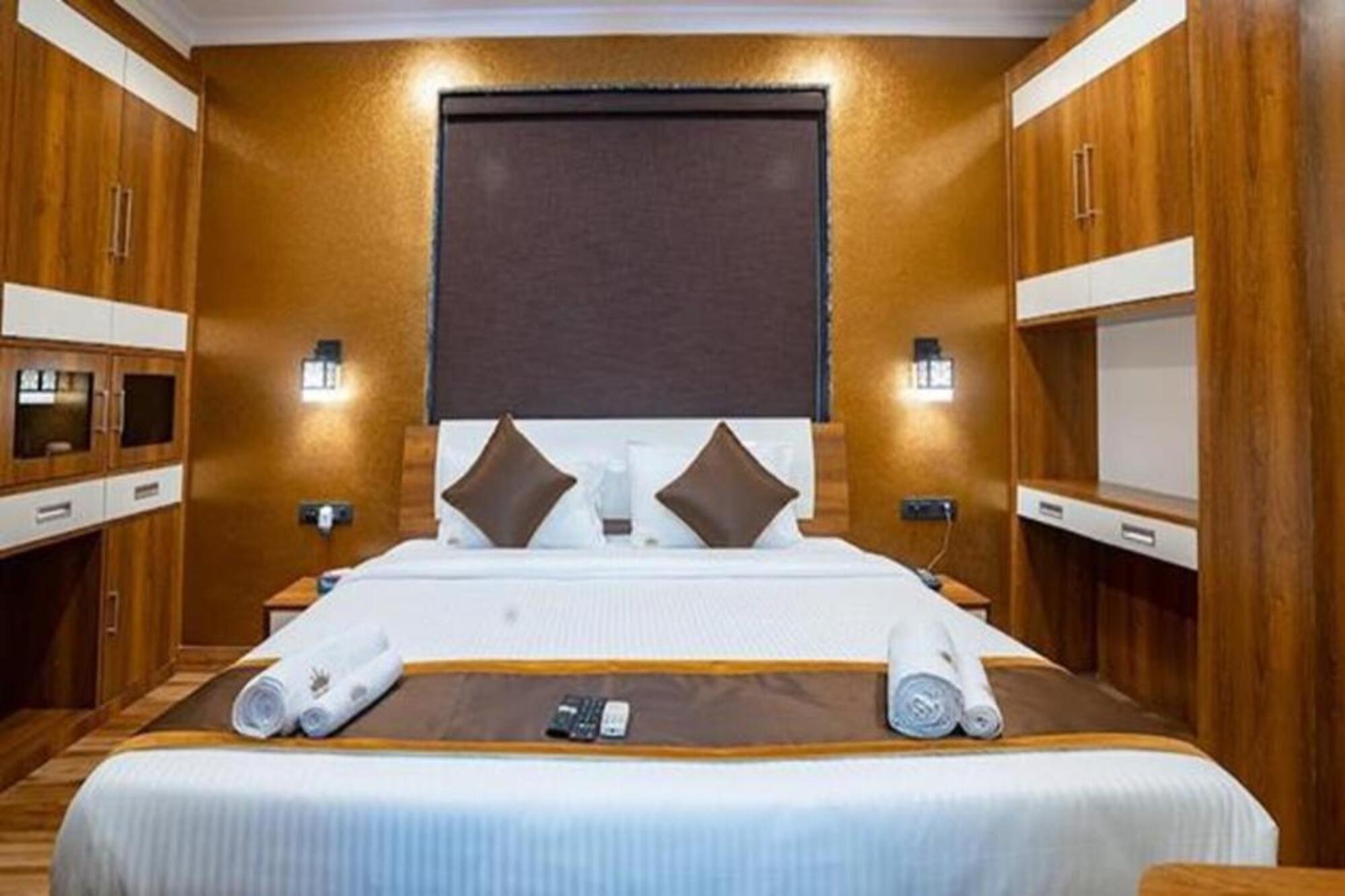 FabHotel Prime Tiyara Inn - Sectory II, Bidhannagar - Tap to explore photos